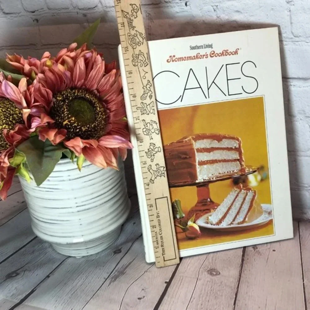 Vintage 1971 SOUTHERN LIVING HOMEMAKER'S CAKE cookbook cottagecore
